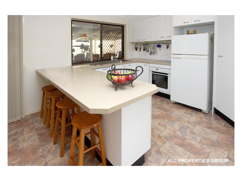 37 Parkroyal Crescent, Regents Park QLD 4118