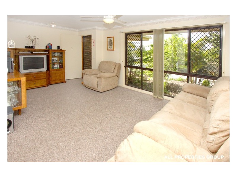 37 Parkroyal Crescent, Regents Park QLD 4118