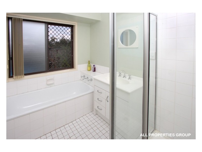 37 Parkroyal Crescent, Regents Park QLD 4118