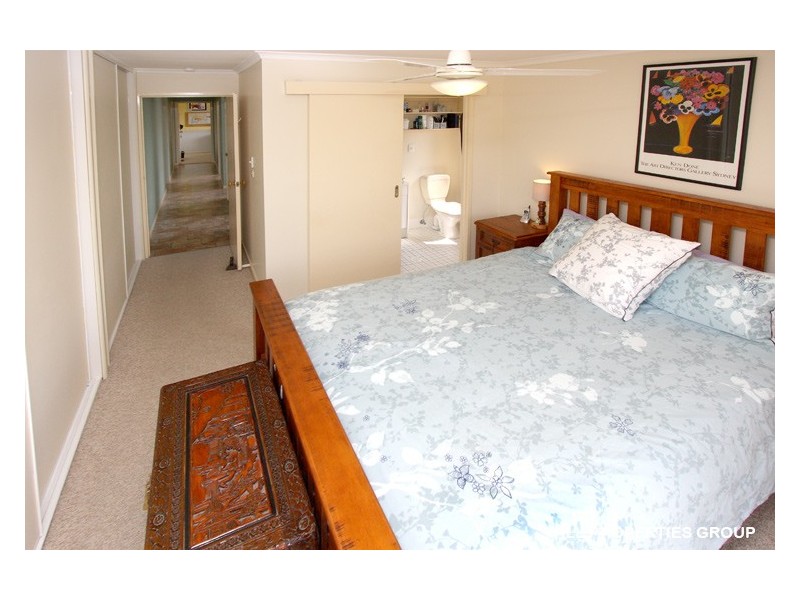 37 Parkroyal Crescent, Regents Park QLD 4118