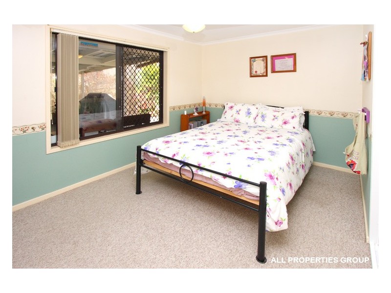 37 Parkroyal Crescent, Regents Park QLD 4118