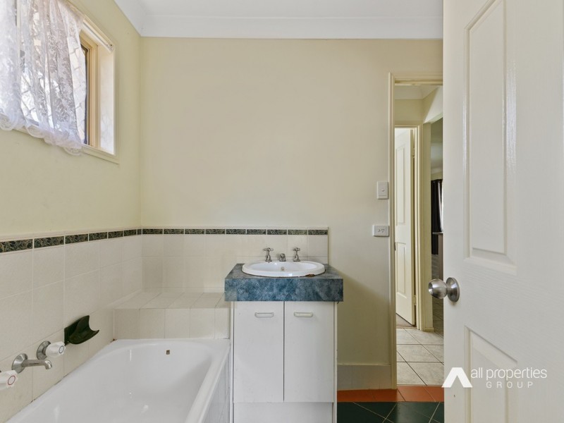 16 Foxdale Court, Waterford West QLD 4133