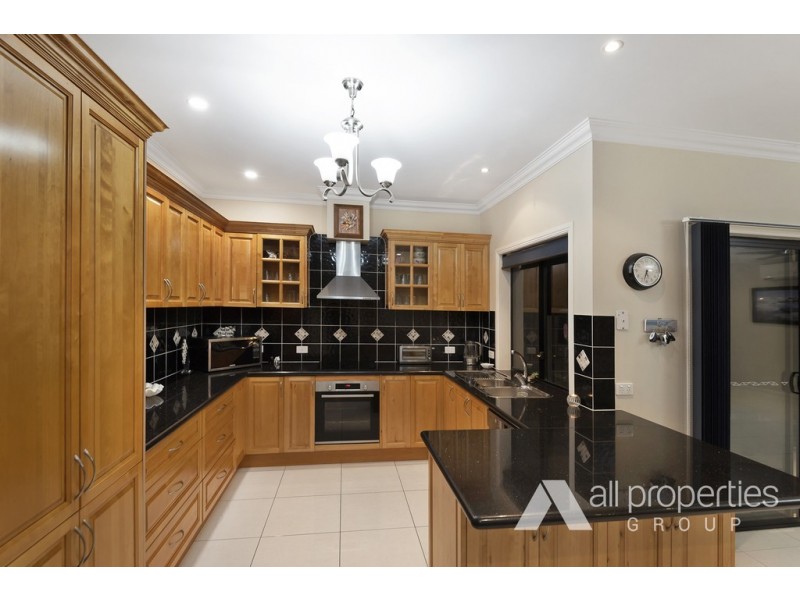 10 THAMES DRIVE, Regents Park QLD 4118