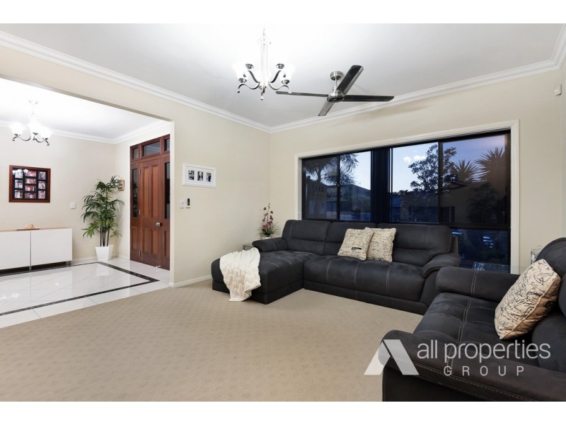 10 THAMES DRIVE, Regents Park QLD 4118