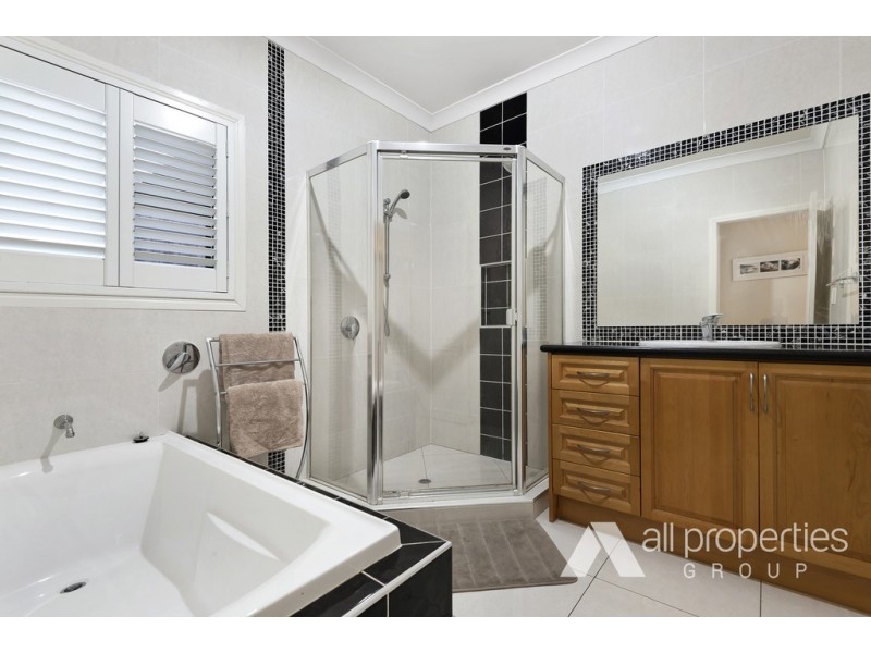 10 THAMES DRIVE, Regents Park QLD 4118