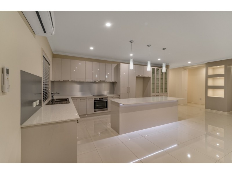 8 Jacaranda Cr, Drewvale QLD 4116