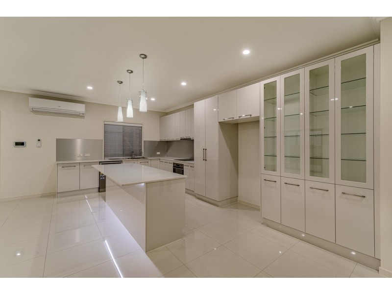 8 Jacaranda Cr, Drewvale QLD 4116