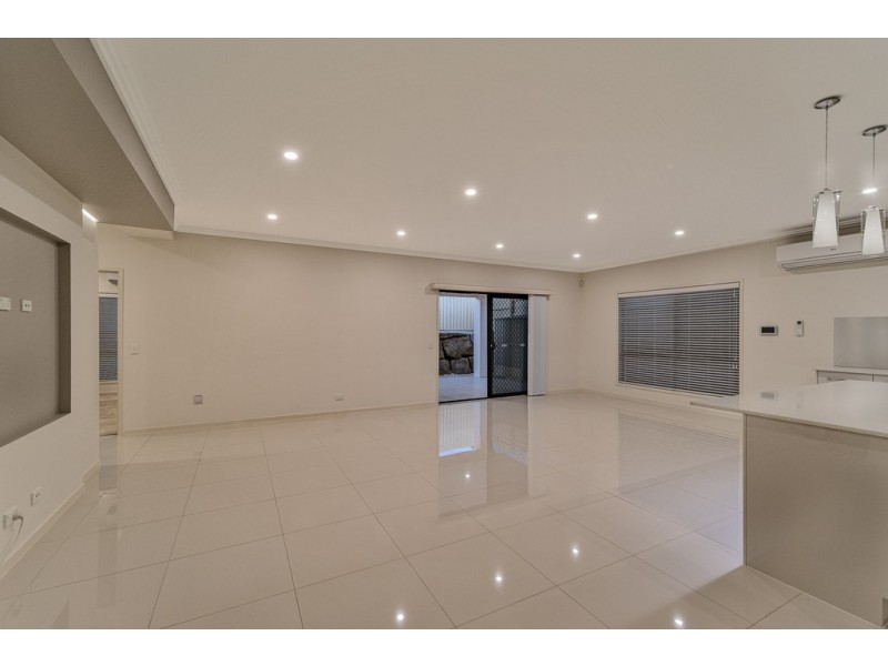 8 Jacaranda Cr, Drewvale QLD 4116