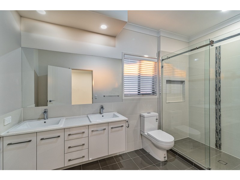 8 Jacaranda Cr, Drewvale QLD 4116