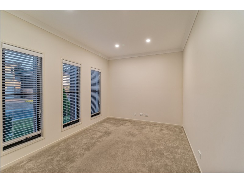 8 Jacaranda Cr, Drewvale QLD 4116