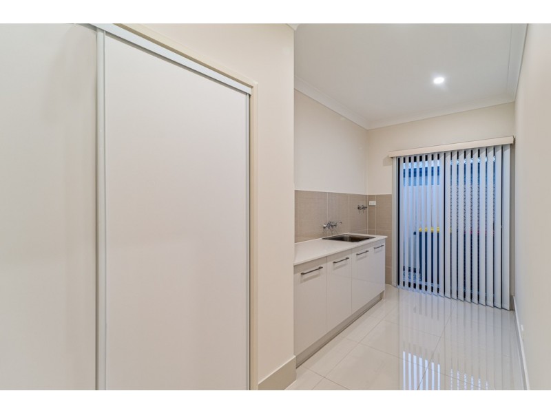 8 Jacaranda Cr, Drewvale QLD 4116