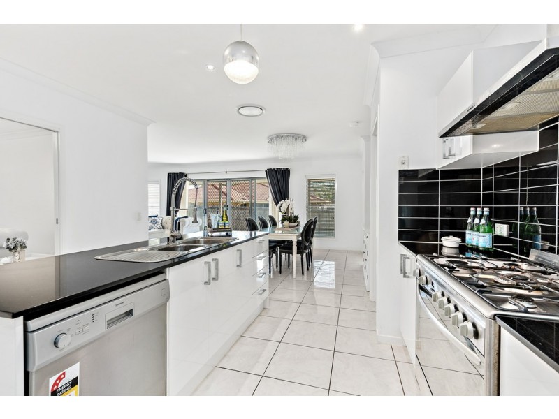 12 Tanglin St, Crestmead QLD 4132
