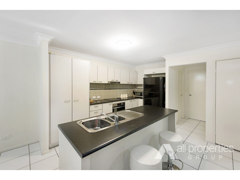 5 TAMSIN CT, Regents Park QLD 4118
