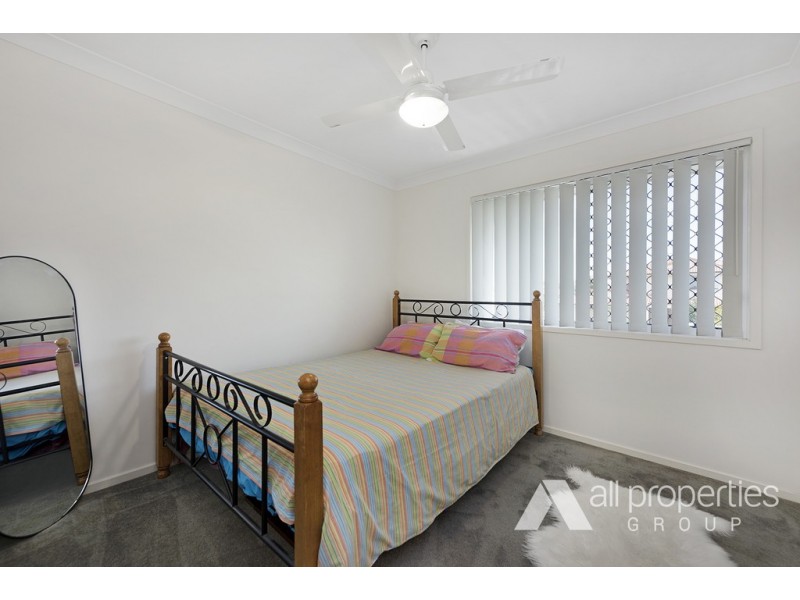 5 TAMSIN CT, Regents Park QLD 4118