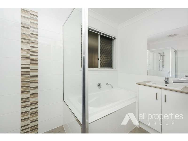 8 Tanzanite Ave, Logan Reserve QLD 4133