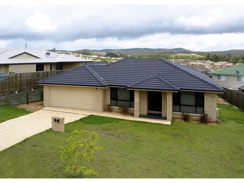 10 Beaumont Crescent, Pacific Pines QLD 4211