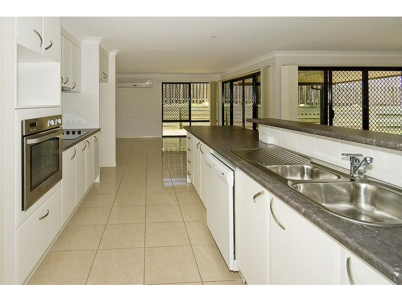 10 Beaumont Crescent, Pacific Pines QLD 4211