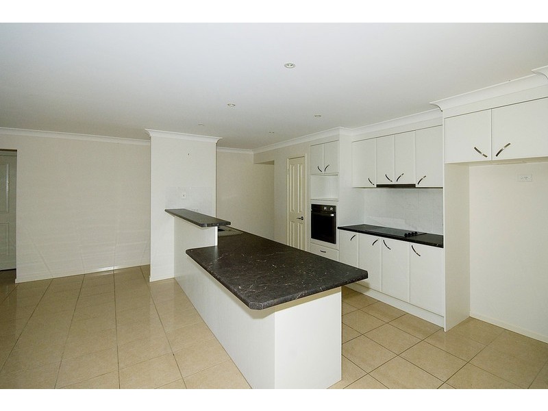 10 Beaumont Crescent, Pacific Pines QLD 4211