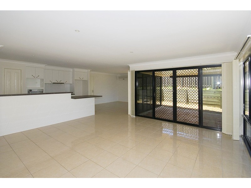 10 Beaumont Crescent, Pacific Pines QLD 4211