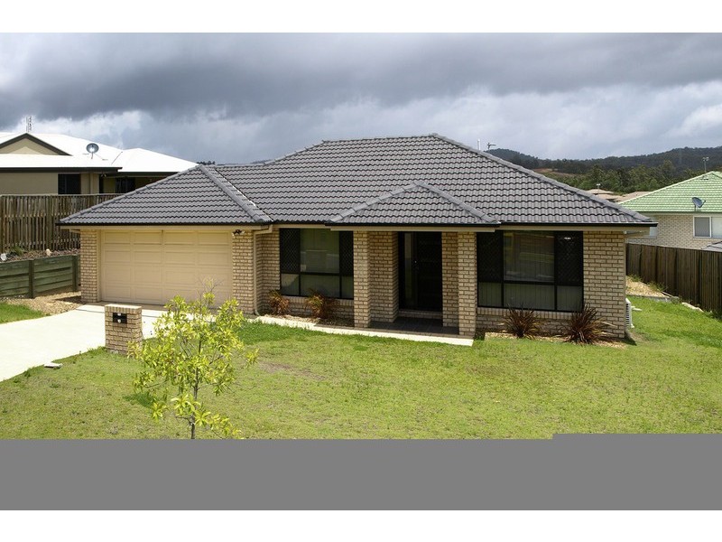 10 Beaumont Crescent, Pacific Pines QLD 4211