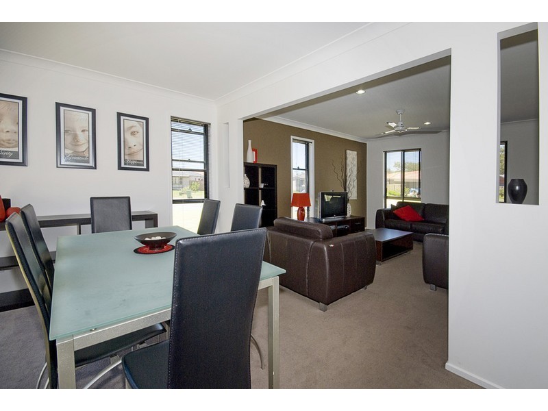 39  Freshwater Dr, Berrinba QLD 4117