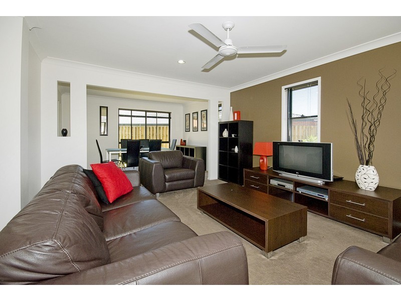 39  Freshwater Dr, Berrinba QLD 4117