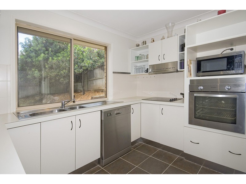 8 Lawson Pl, Forest Lake QLD 4078