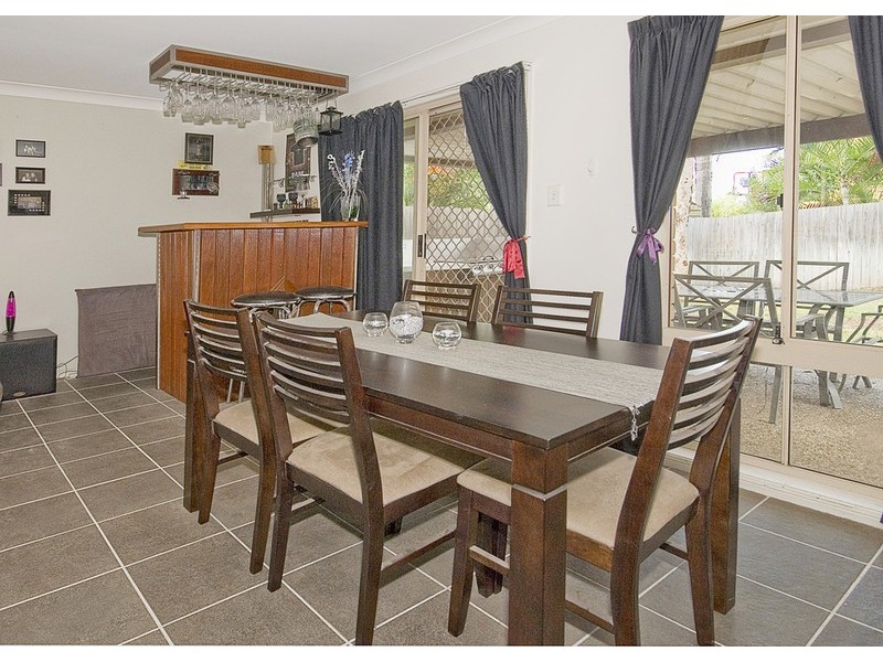 8 Lawson Pl, Forest Lake QLD 4078