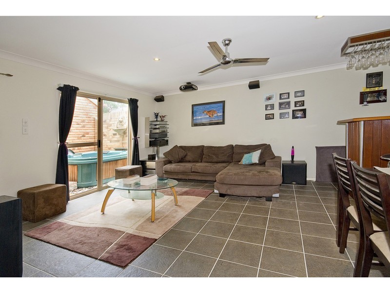 8 Lawson Pl, Forest Lake QLD 4078