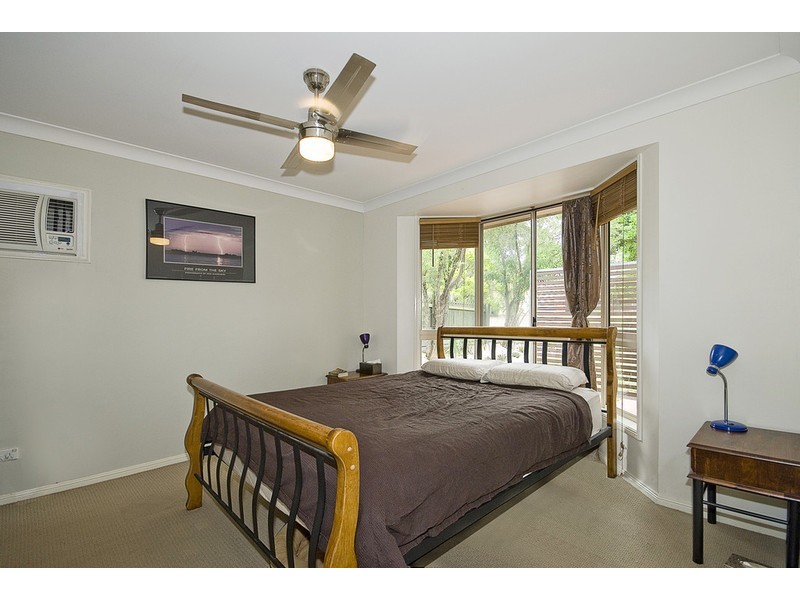 8 Lawson Pl, Forest Lake QLD 4078