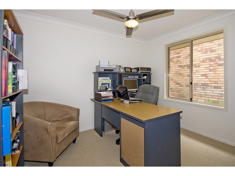 8 Lawson Pl, Forest Lake QLD 4078