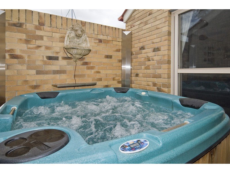 8 Lawson Pl, Forest Lake QLD 4078