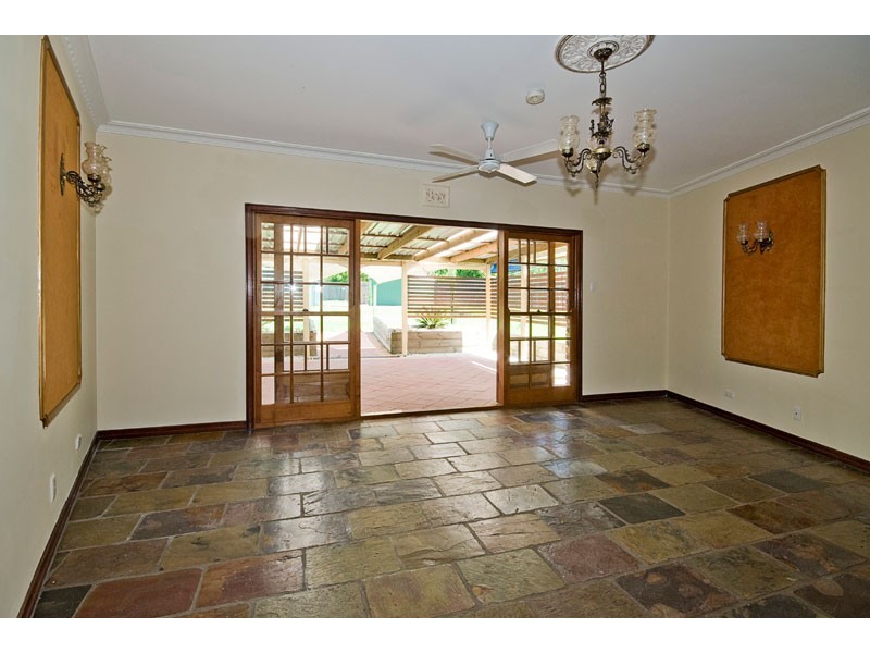 64 Paradise Road, Forestdale QLD 4118