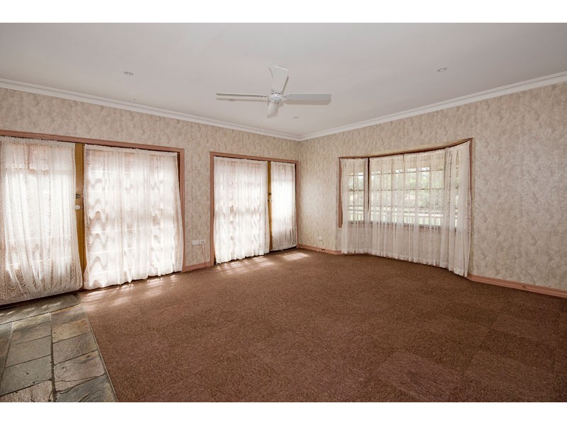 64 Paradise Road, Forestdale QLD 4118