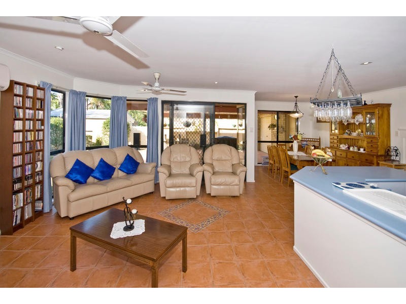 13 Carlos Street, Hillcrest QLD 4118