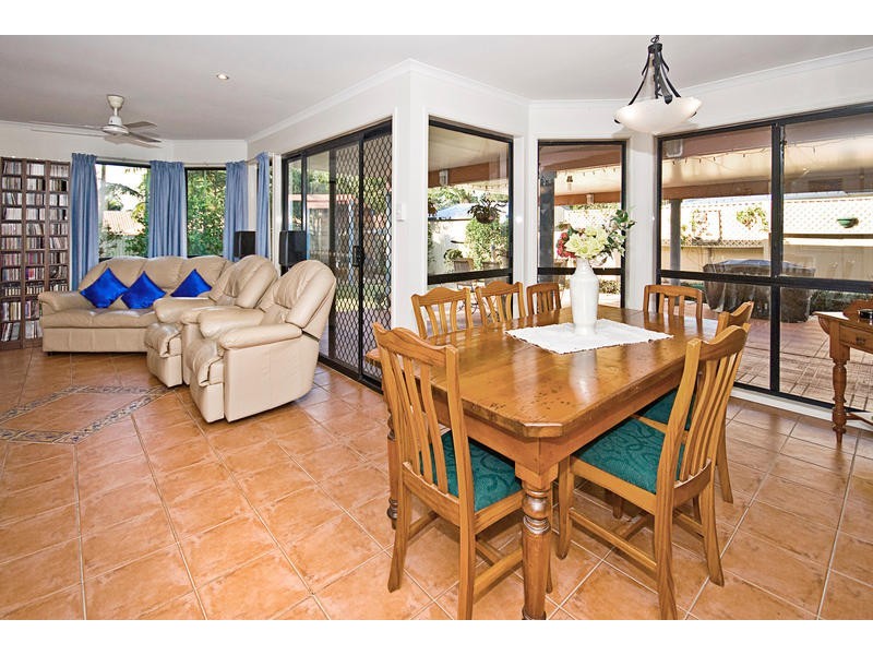 13 Carlos Street, Hillcrest QLD 4118