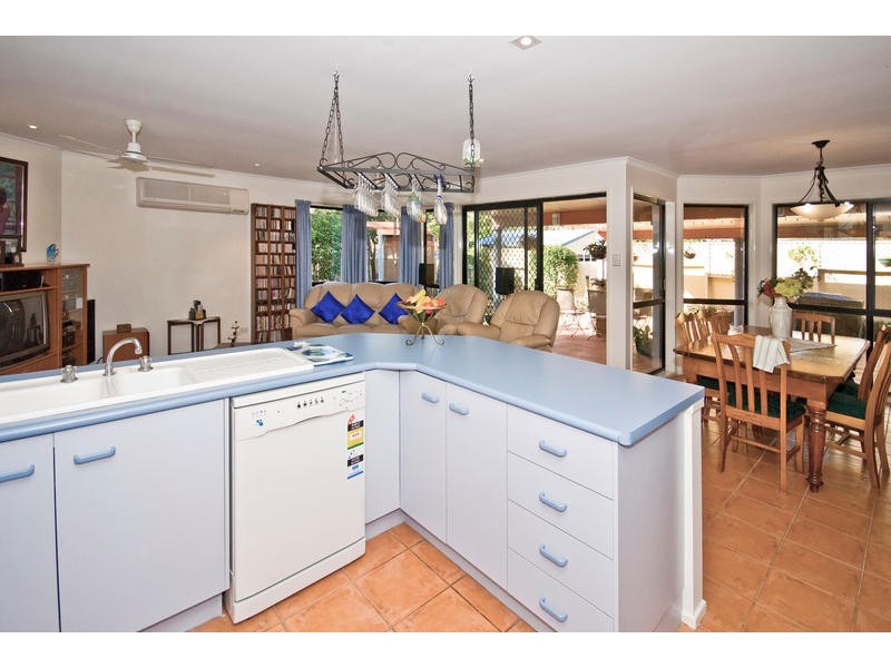 13 Carlos Street, Hillcrest QLD 4118