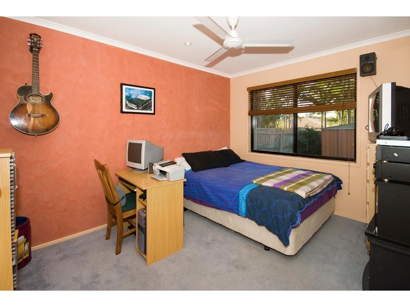 13 Carlos Street, Hillcrest QLD 4118