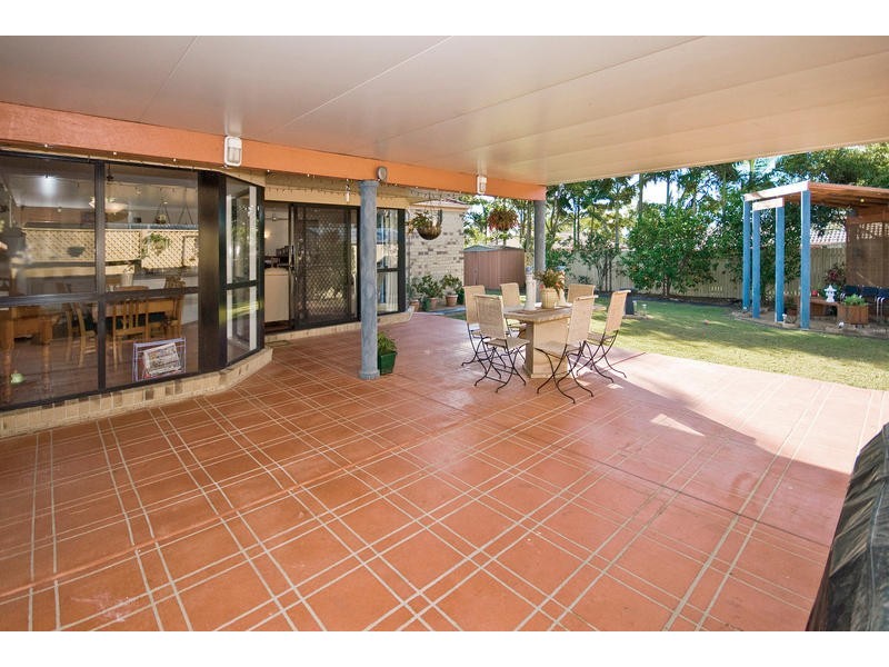 13 Carlos Street, Hillcrest QLD 4118