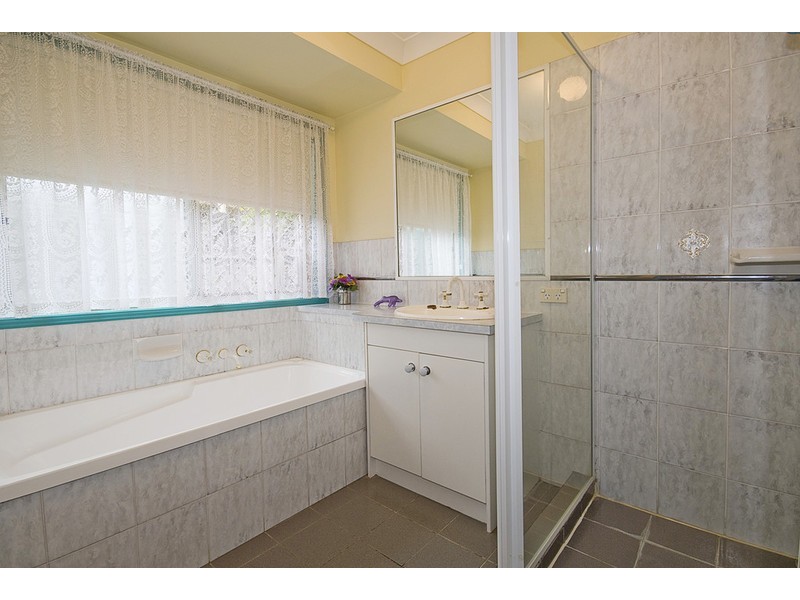 6 Jardine Court, Hillcrest QLD 4118