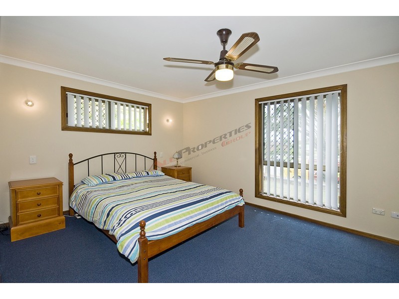2 Watling Street, Hillcrest QLD 4118