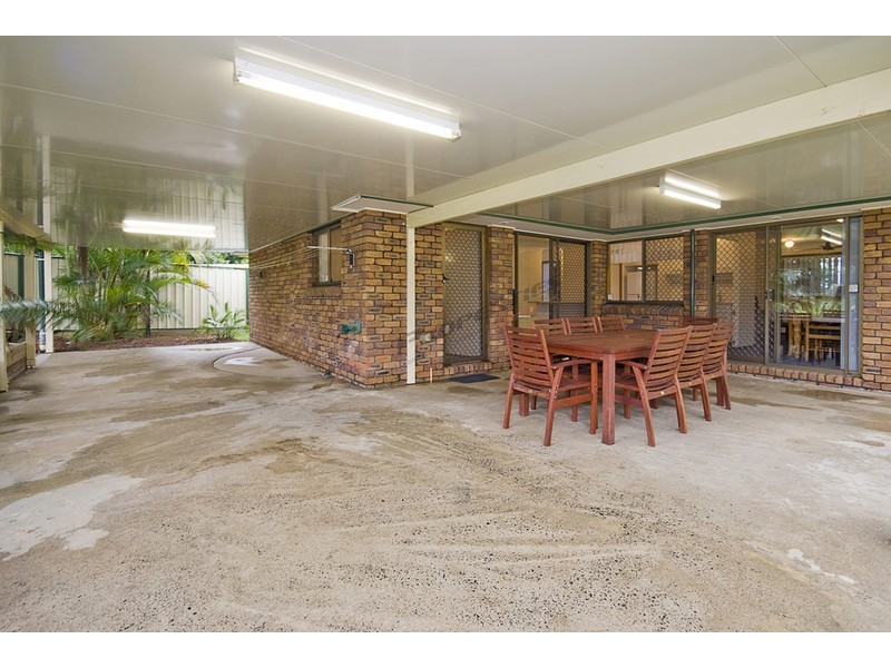 2 Watling Street, Hillcrest QLD 4118