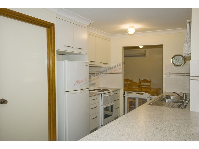 2 Watling Street, Hillcrest QLD 4118