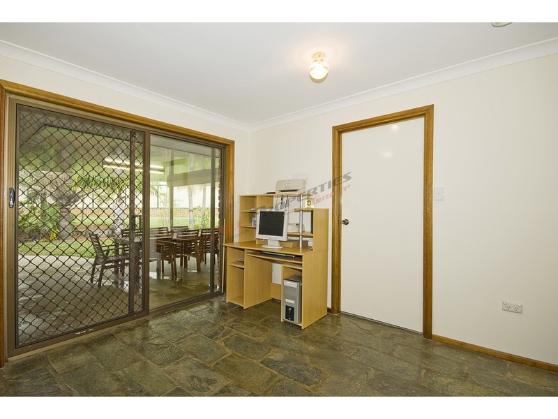 2 Watling Street, Hillcrest QLD 4118