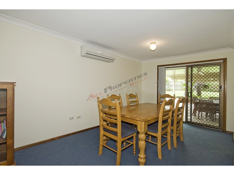 2 Watling Street, Hillcrest QLD 4118