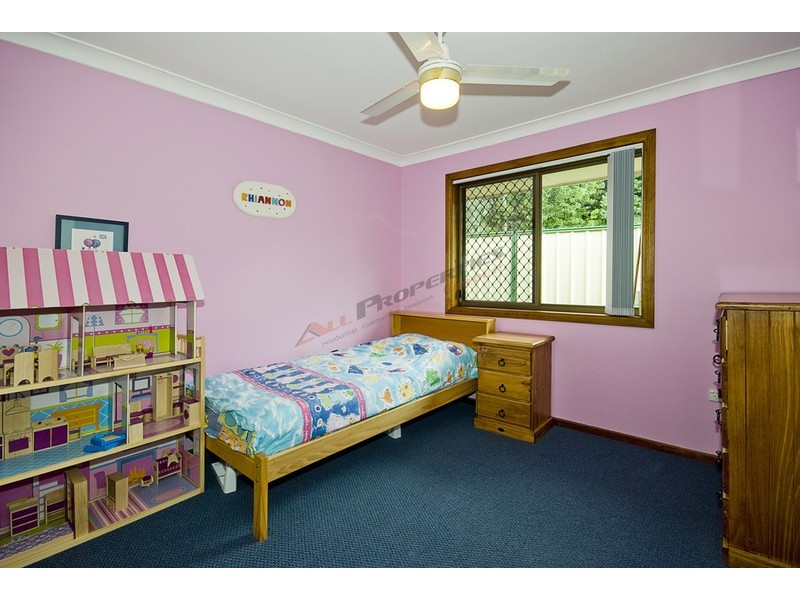 2 Watling Street, Hillcrest QLD 4118
