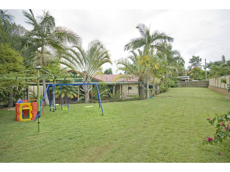 2 Watling Street, Hillcrest QLD 4118