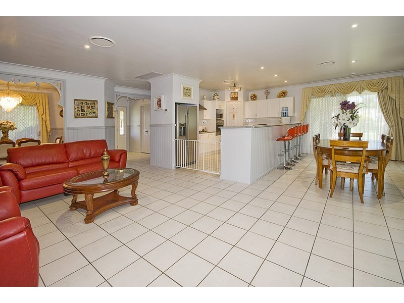 62 Lincoln Green Drive, Forestdale QLD 4118