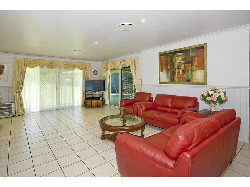 62 Lincoln Green Drive, Forestdale QLD 4118