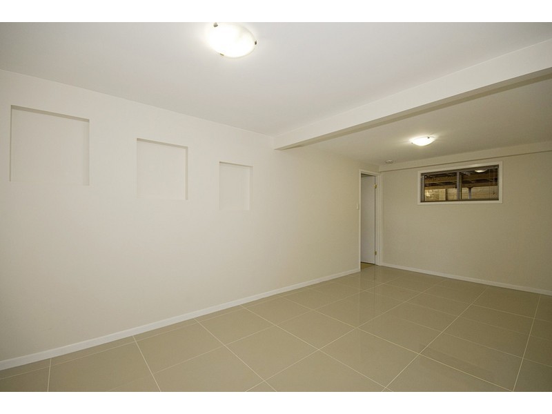 6 LIMA ST, Edens Landing QLD 4207